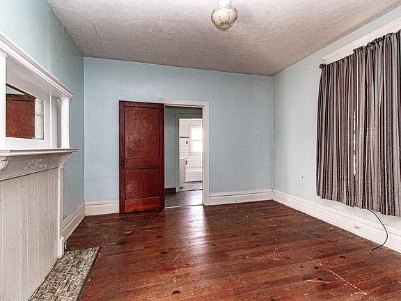 2nd image of 2309 Crooks St