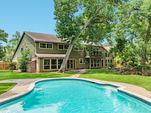3rd image of 202 Raintree Ln