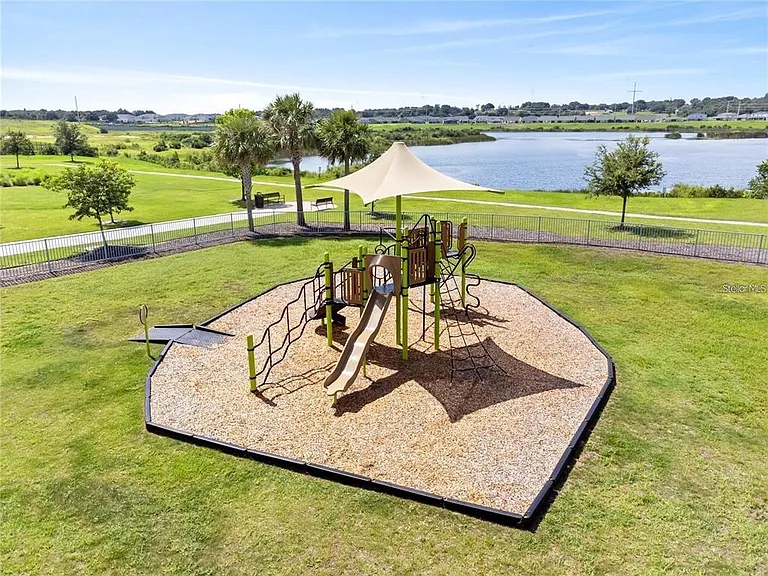 2062 Suwannee Banks St — Photo 32