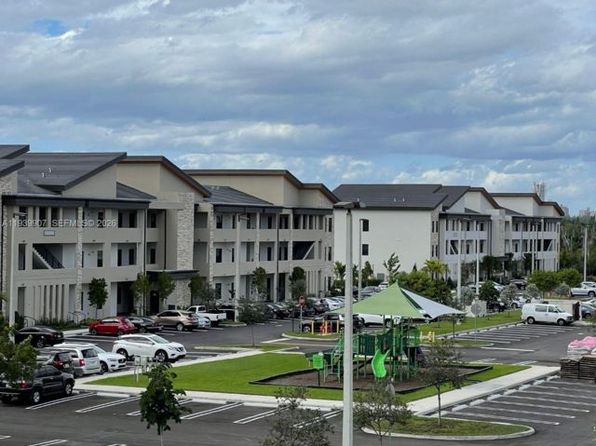 32-7915 NW 104th Way #32