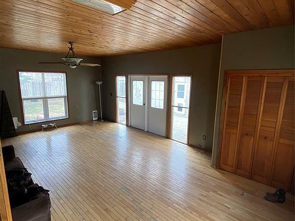 3rd image of 504 10th St NE