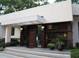 2 Shelter Bay Dr, Great Neck, NY 11024