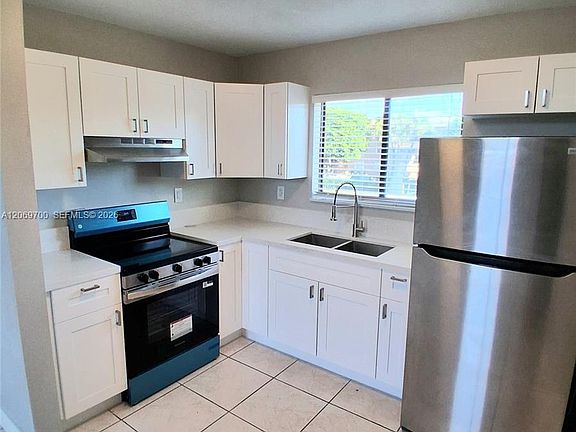 3rd image of 2770 W 60th Pl APT 201