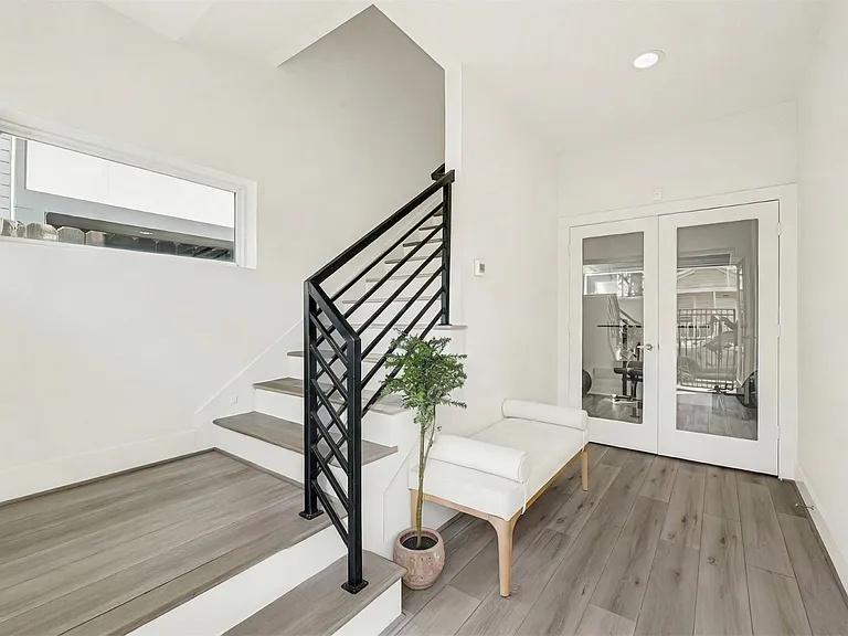 3313 Baer St — Photo 5