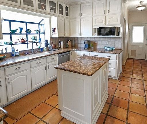 3rd image of 2808 Apple Creek Cir