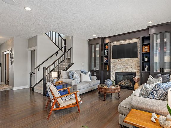 3rd image of 1213 Hillcrest Manor Est