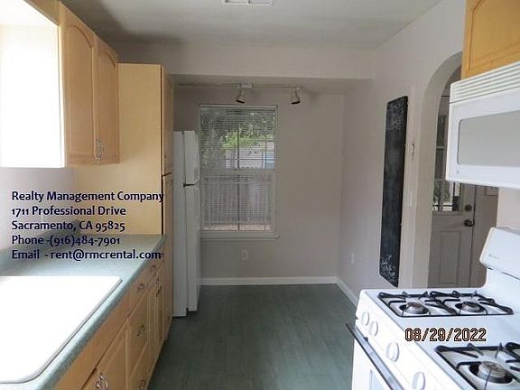 4th image of 227 Donner Ave #2
