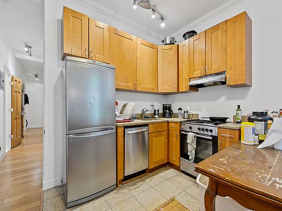 4th image of 201B E 82nd St