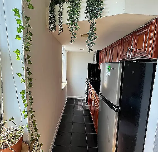 619 E 5th St #29 — Photo 9