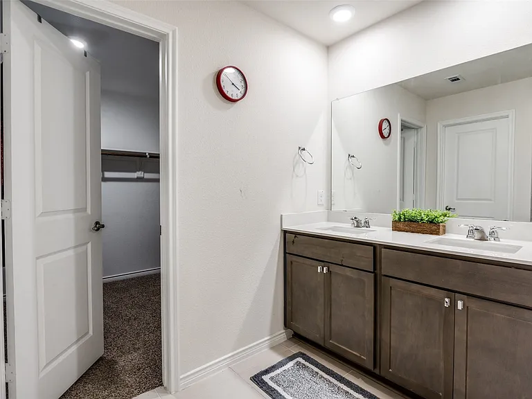 1307 Colonial Bluff Ln — Photo 16