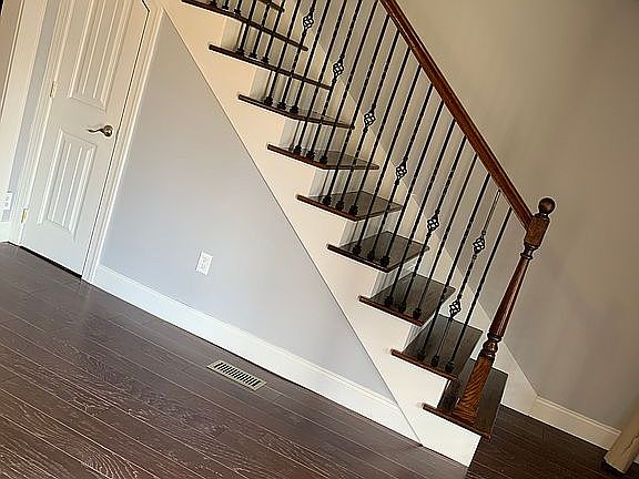 5th image of 433 Murray Dr