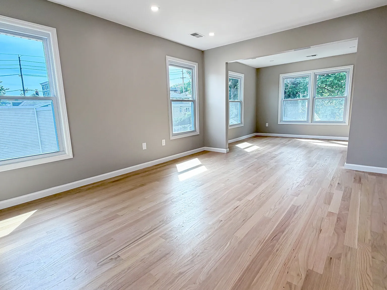3 bed, 1100 sqft, $3,500 — Photo 4