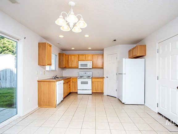 3rd image of 208 Parkmont Way