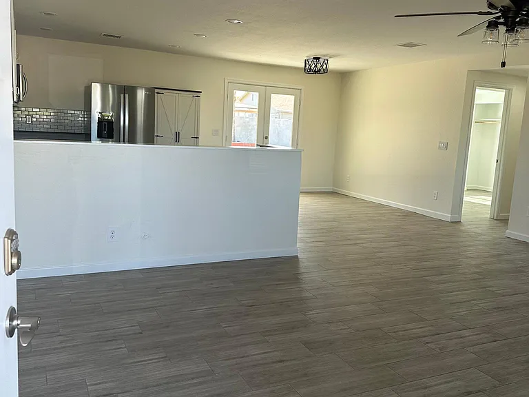 6834 S 43rd Pl — Photo 3