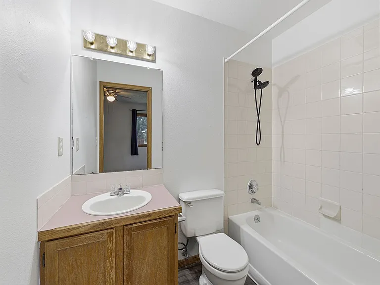 1375 W 45th St — Photo 14