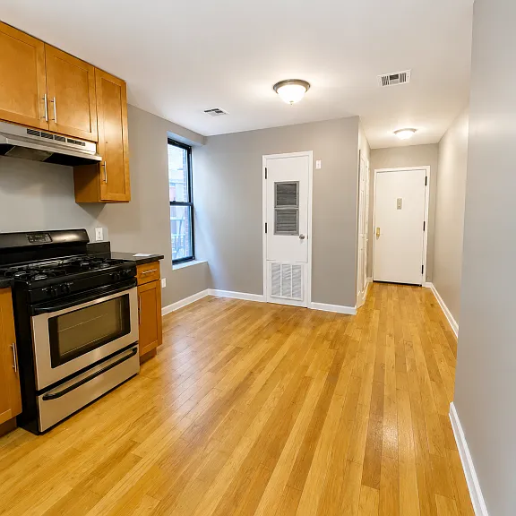 53 Furman Ave #3R — Photo 4