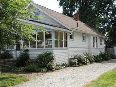 2nd image of 2670 Maplewood St