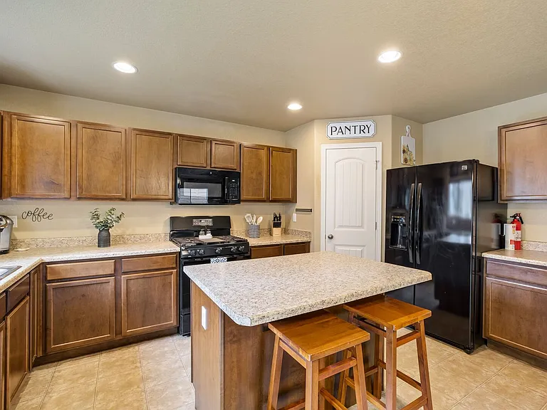 Hibiscus Ln — Photo 12