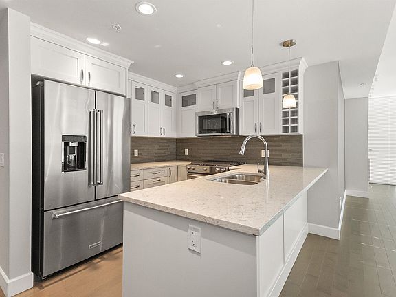 5th image of 2180 Gladwin Rd #2206