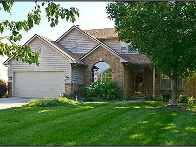 364 Windemere Dr photo 1