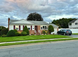 80 17th St, Jericho, NY 11753