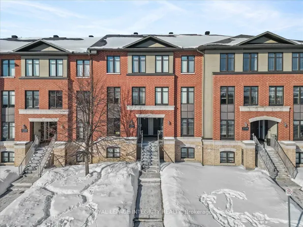 1124 Docteur Corbeil Blvd #11, Clarence Rockland, ON K4K 0G9