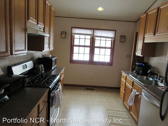 5th image of 42 E Norwich Ave