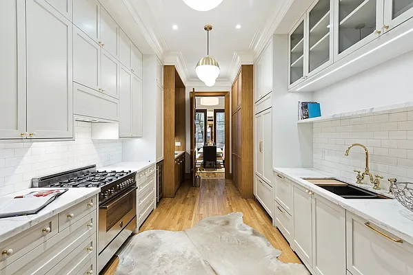 Sold by Nest Seekers International | media 23