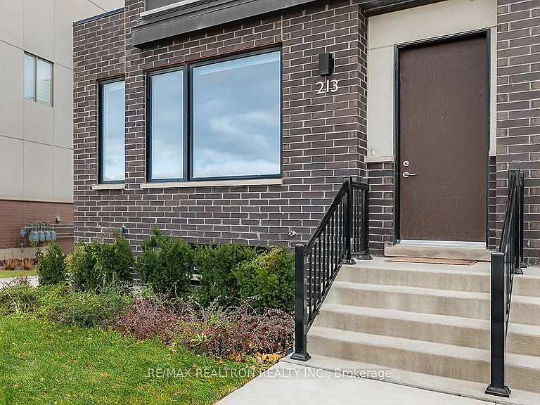 213 Downsview Park Blvd — Photo 1