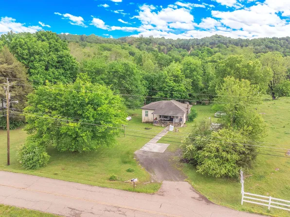 3128 Howell Rd, Mascot, TN 37806