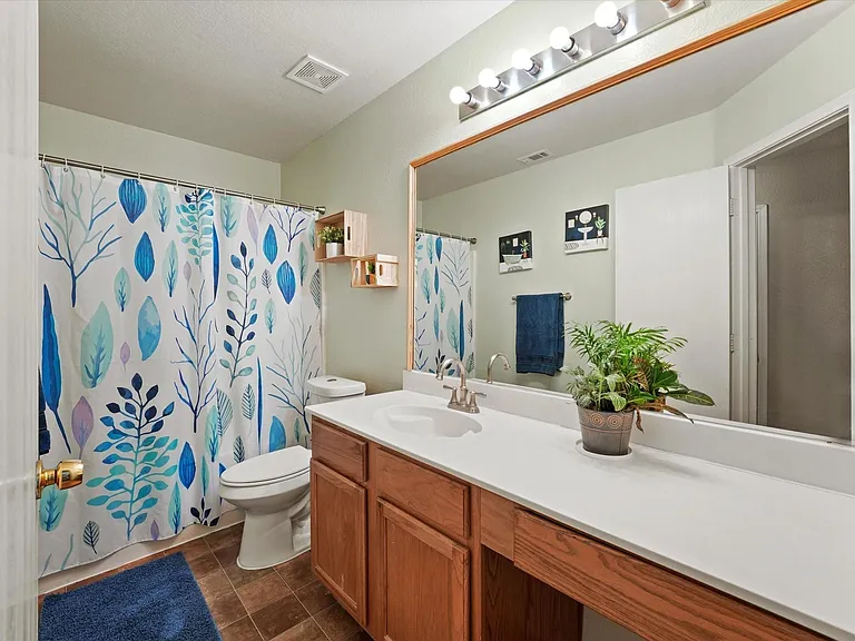 4702 Grovetree Ln — Photo 12