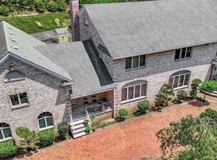 1537 Laurel Hollow Rd, Laurel Hollow, NY 11791