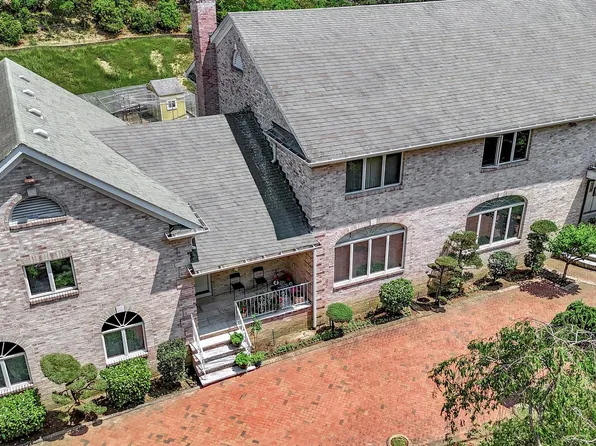 1537 Laurel Hollow Road, Laurel Hollow, NY 11791