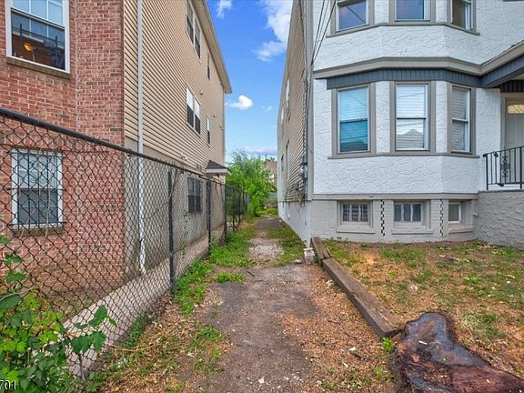 5th image of 22 Edwin Pl