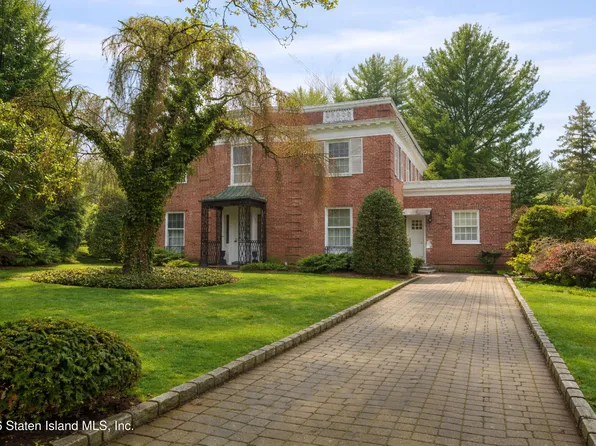 142 Bertha Pl, Staten Island, NY 10301