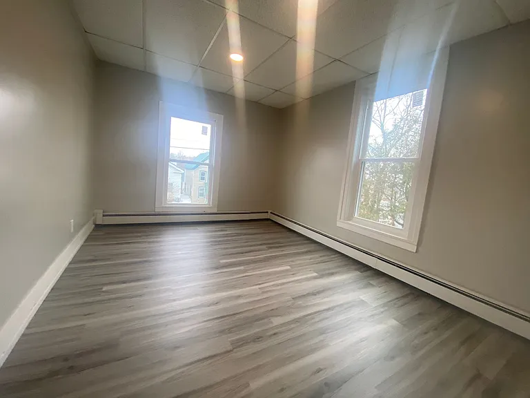 142 N Mechanic St — Photo 20