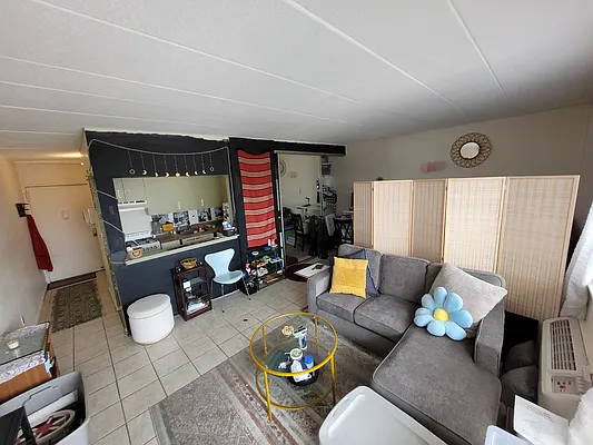 Rented by Halvatzis Realty | media 2