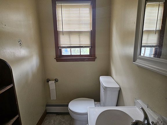5th image of 241 Circular Ave #H