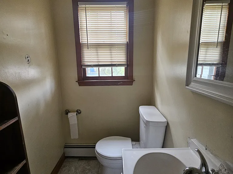 241 Circular Ave #H — Photo 5