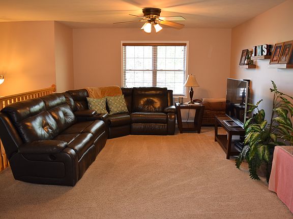 2nd image of 815 Columbine Cir