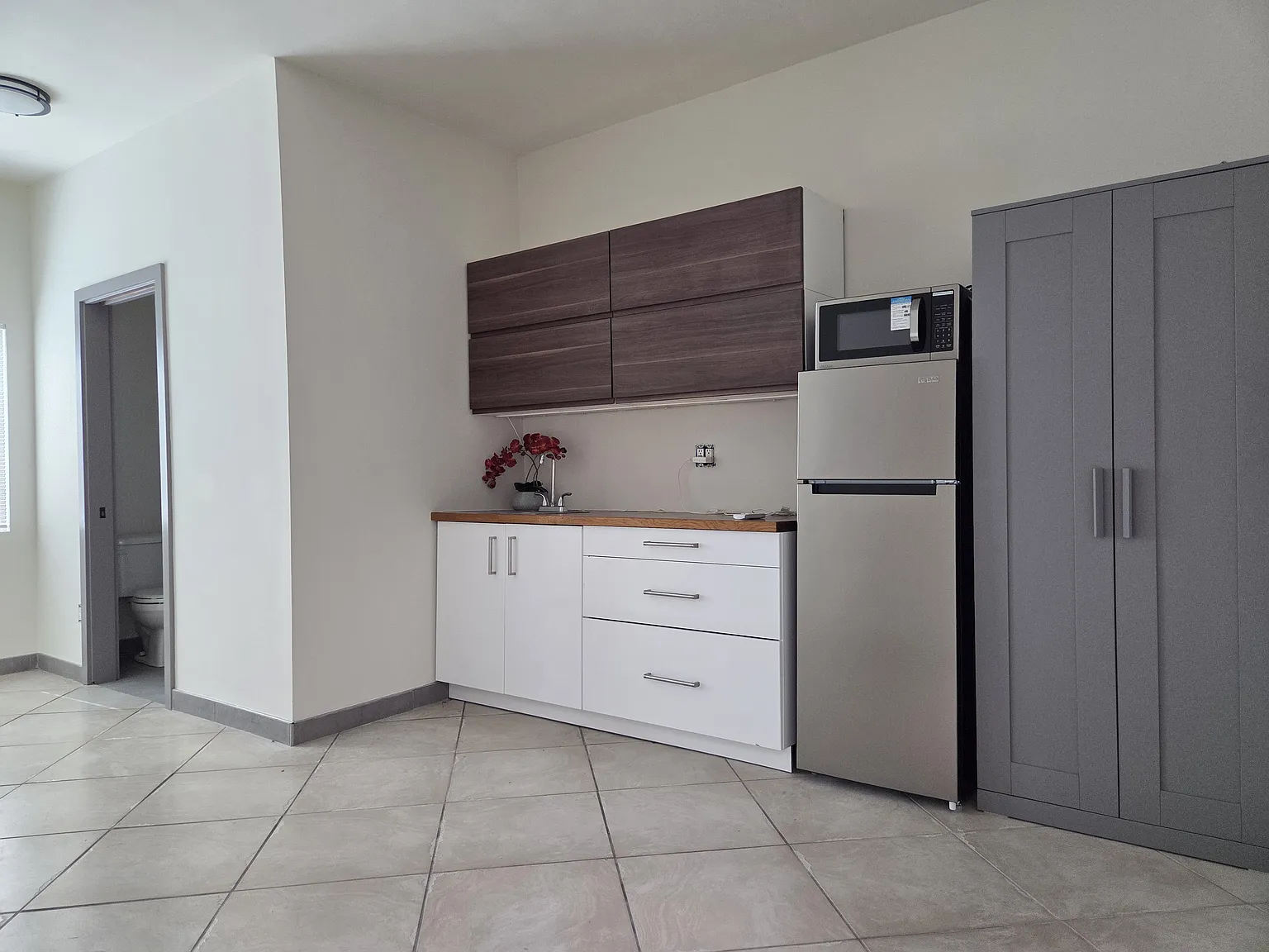 Studio, 300 sqft, $1,450 — Photo 2