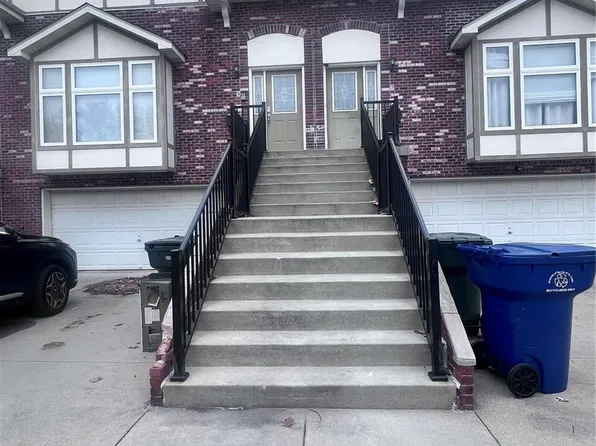 9 Cabanne Townhome Dr, Saint Louis, MO 63112