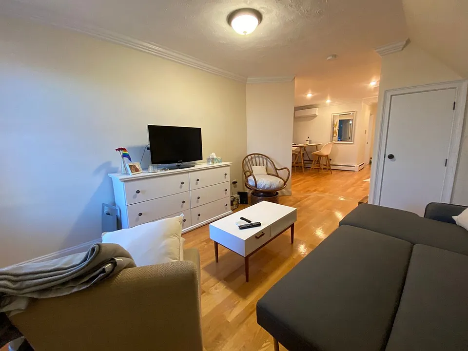 67 Temple St #3