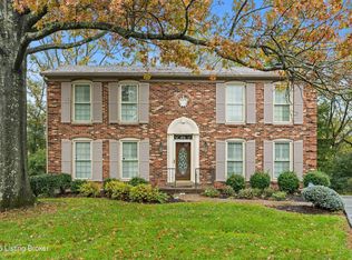 201 Lanark Pl, Douglass Hills, KY 40243