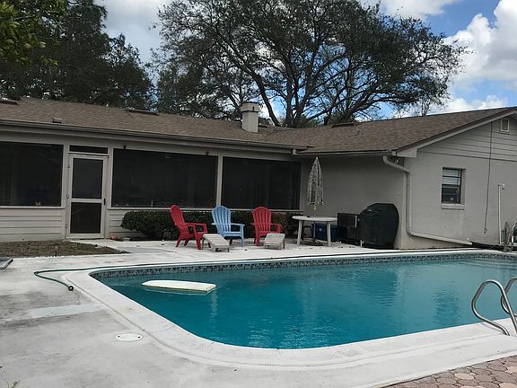 3rd image of 113 Lyndhurst Dr