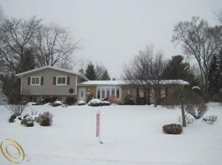 11855 Stoney Ridge Dr, Brighton, MI 48114