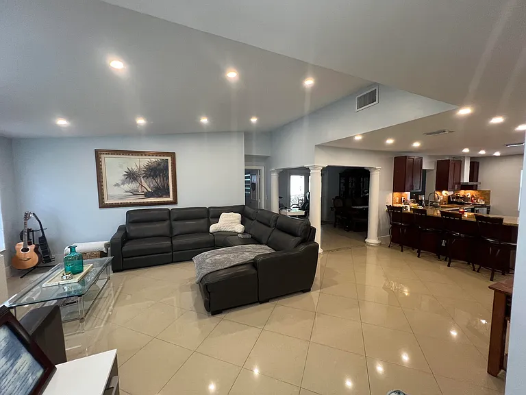 115 SW 34th Ave — Photo 21