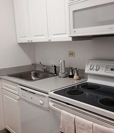 4th image of 211 W 56th St APT 21E