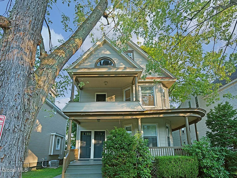1144 Glenwood Blvd #1 — Photo 2