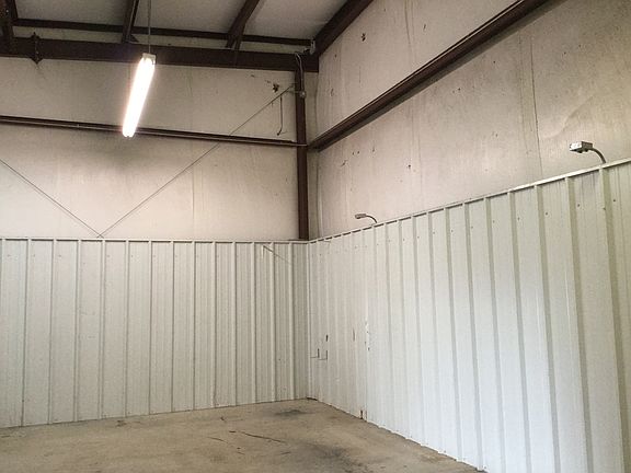 818 shop interior_01302015
